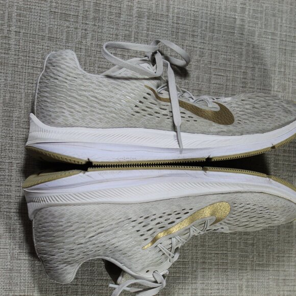 Nike Zoom Winflo 5 Size 8.5 Beige and Gold Athletic Shoes - Picture 5 of 7